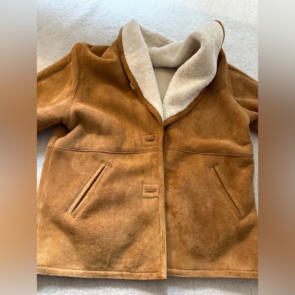 COPY - VINTAGE CALAFATE SHEEPSKIN SHERPA COAT! - Picture 7 of 8